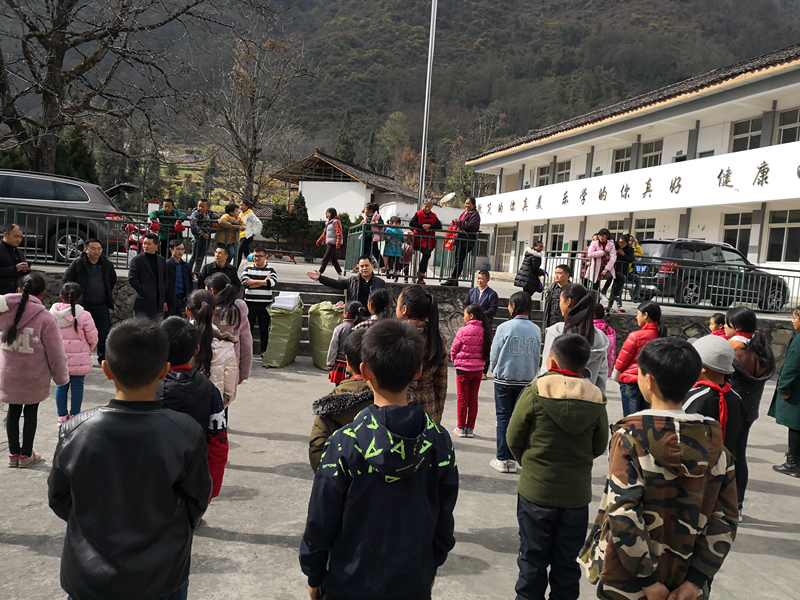 ok138cn太阳集团古天乐成都校友会赴川西送温暖1.jpg