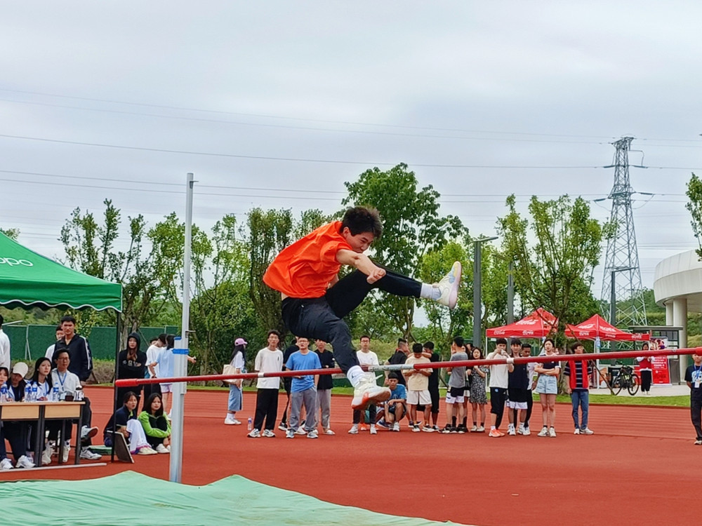 ok138cn太阳集团古天乐在校田径运动会中连创佳绩1.jpg ok138cn太阳集团古天乐在校田径运动会中连创佳绩1.jpg