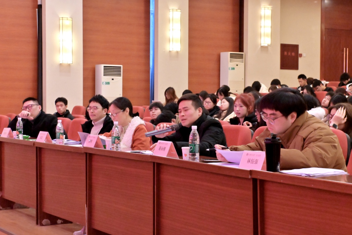 学校开展第三届志愿服务项目大赛终评路演2.jpg