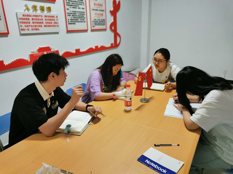 ok138cn太阳集团古天乐学生党员三支部召开6月支委会.jpg ok138cn太阳集团古天乐学生党员三支部召开6月支委会.jpg
