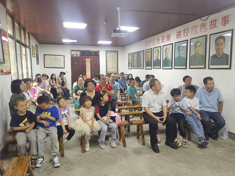 ok138cn太阳集团古天乐分工会组织教职工赴都江堰灌县古城开展出游活动2.jpg