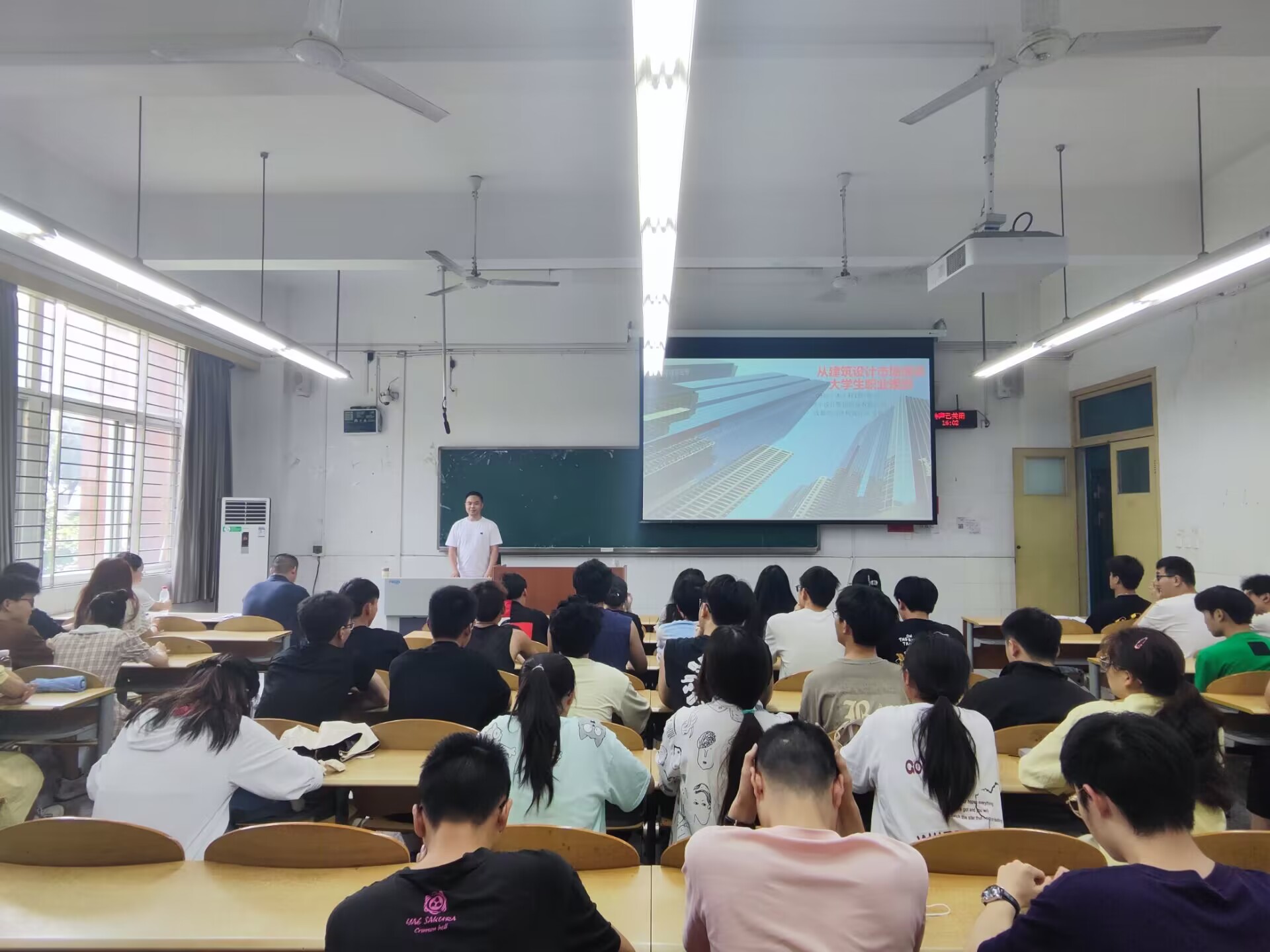 ok138cn太阳集团古天乐开展奋斗者足迹专题讲座1.jpg ok138cn太阳集团古天乐开展奋斗者足迹专题讲座1.jpg